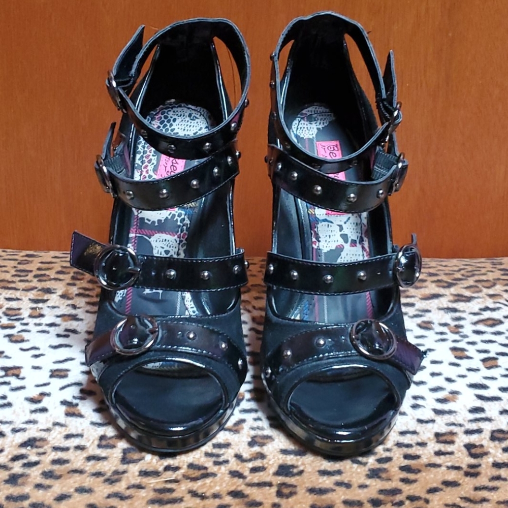 Betseyville by Betsey Johnson goth/ punk heels